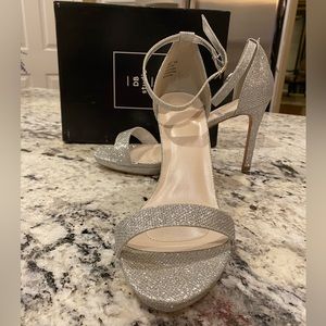 NWT DB Studio Silver Sparkle Strappy Stiletto Heels Size 10
